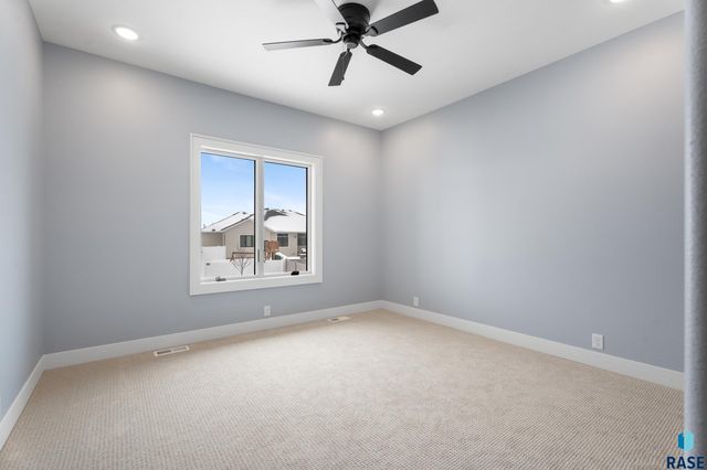 5505 E Daybreak Cir Circle, Sioux Falls, SD 57110