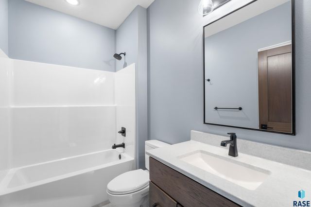 5505 E Daybreak Cir Circle, Sioux Falls, SD 57110