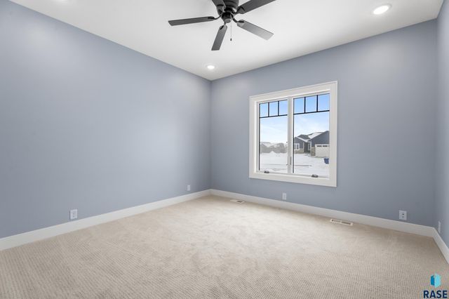 5505 E Daybreak Cir Circle, Sioux Falls, SD 57110