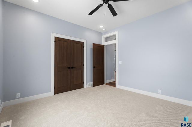 5505 E Daybreak Cir Circle, Sioux Falls, SD 57110