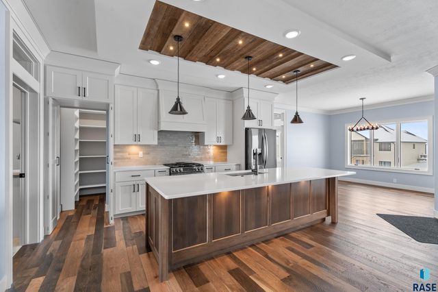 5505 E Daybreak Cir Circle, Sioux Falls, SD 57110