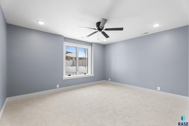 5505 E Daybreak Cir Circle, Sioux Falls, SD 57110