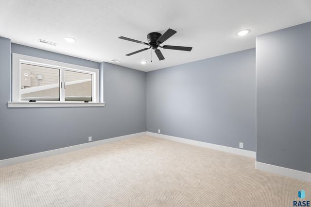 5505 E Daybreak Cir Circle, Sioux Falls, SD 57110