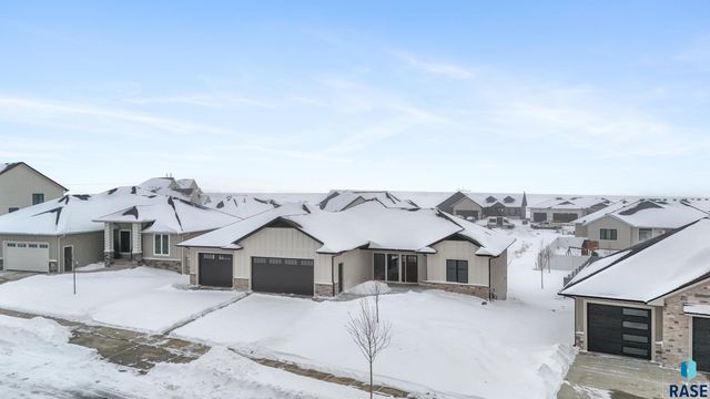 5505 E Daybreak Cir Circle, Sioux Falls, SD 57110