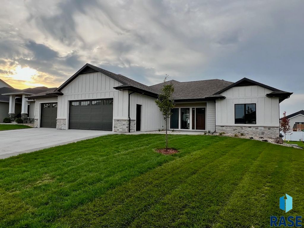 5505 E Daybreak Cir Circle, Sioux Falls, SD 57110