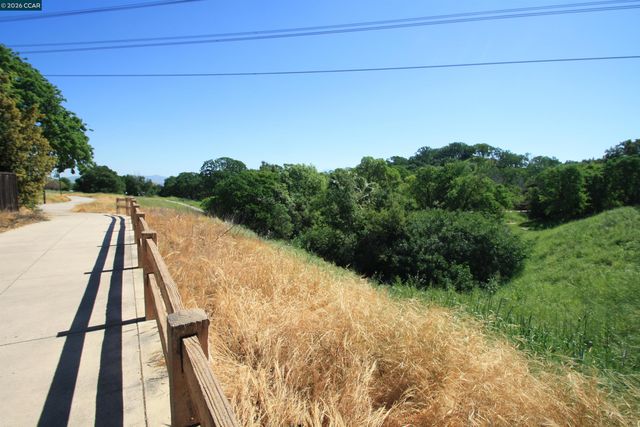 1509 Ashwood Dr, Martinez, CA 94553