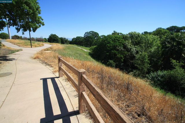 1509 Ashwood Dr, Martinez, CA 94553