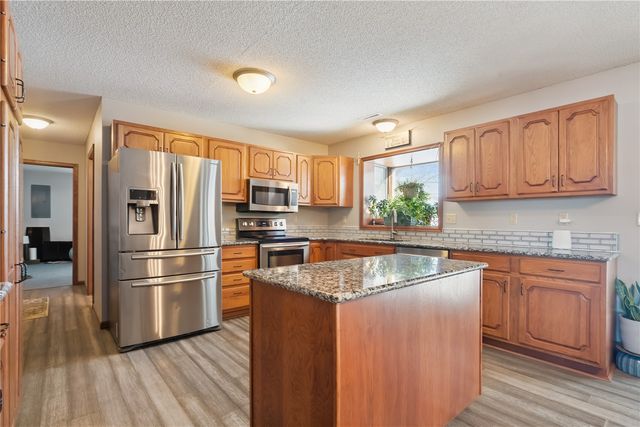 3885 Mohler Road, Center Point, IA 52213