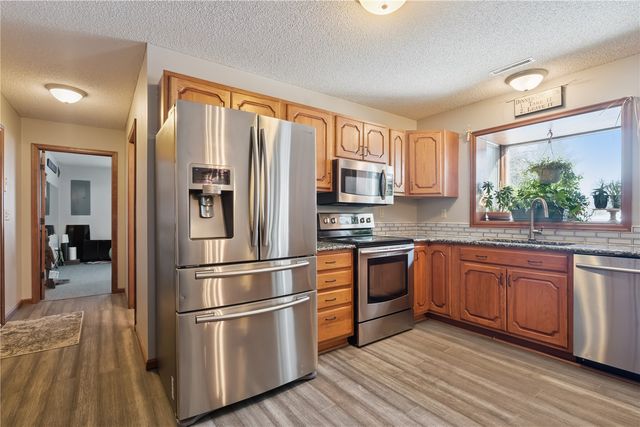 3885 Mohler Road, Center Point, IA 52213