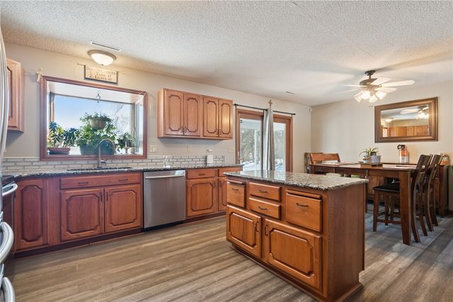 3885 Mohler Road, Center Point, IA 52213