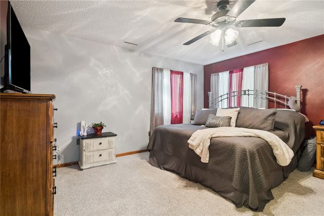 3885 Mohler Road, Center Point, IA 52213