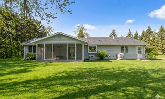 3885 Mohler Road, Center Point, IA 52213