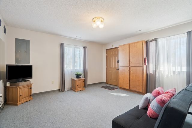 3885 Mohler Road, Center Point, IA 52213