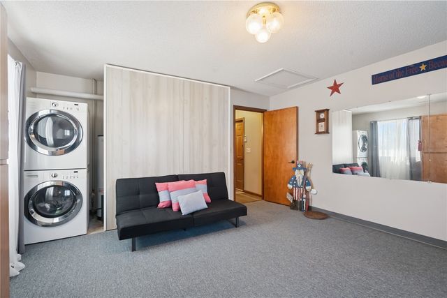 3885 Mohler Road, Center Point, IA 52213