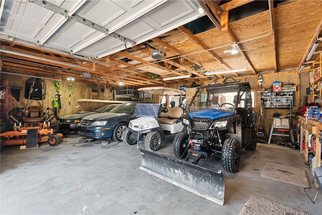 3885 Mohler Road, Center Point, IA 52213