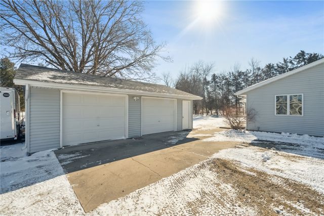 3885 Mohler Road, Center Point, IA 52213