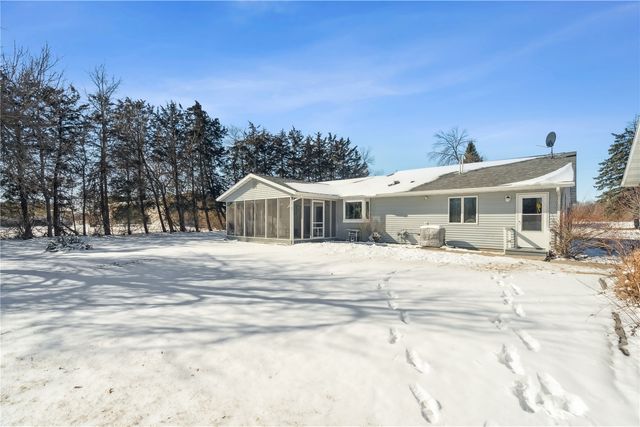 3885 Mohler Road, Center Point, IA 52213