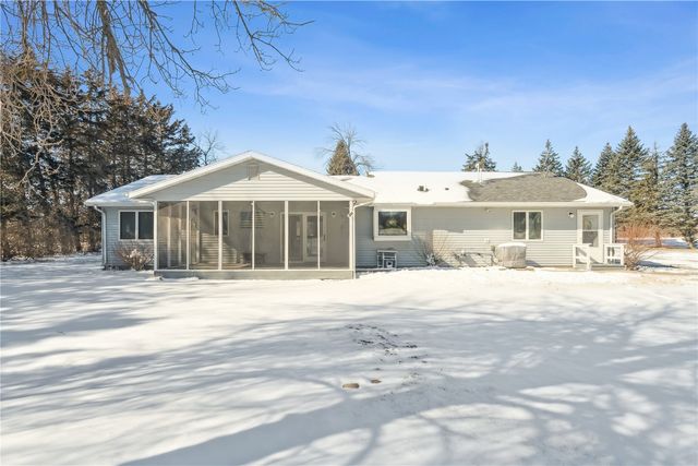 3885 Mohler Road, Center Point, IA 52213