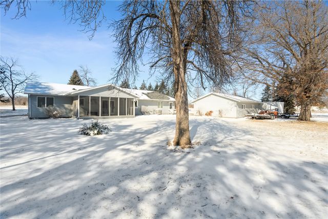 3885 Mohler Road, Center Point, IA 52213