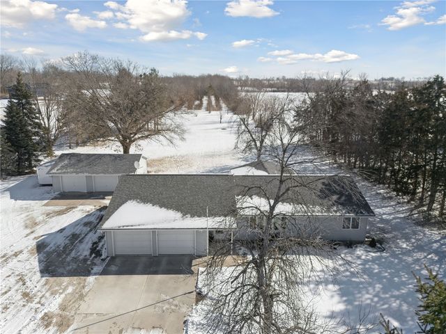3885 Mohler Road, Center Point, IA 52213