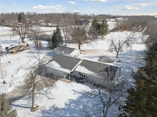 3885 Mohler Road, Center Point, IA 52213