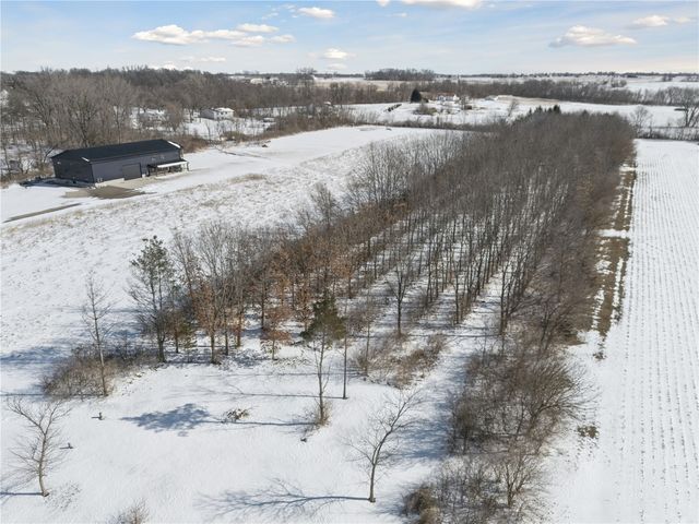 3885 Mohler Road, Center Point, IA 52213