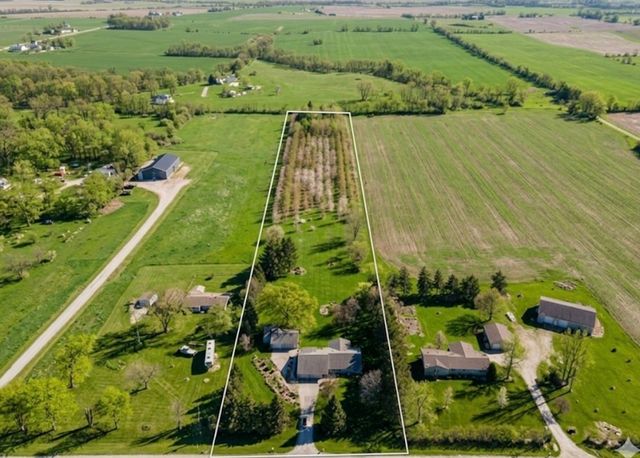 3885 Mohler Road, Center Point, IA 52213