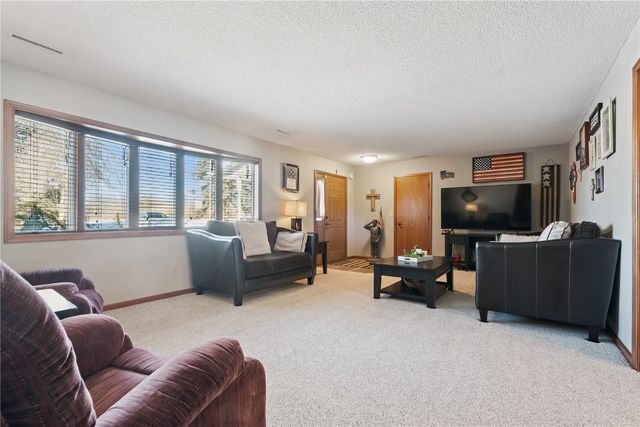 3885 Mohler Road, Center Point, IA 52213