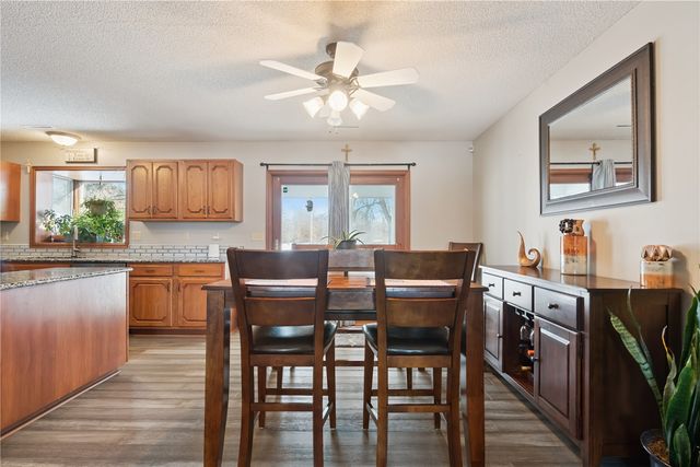 3885 Mohler Road, Center Point, IA 52213