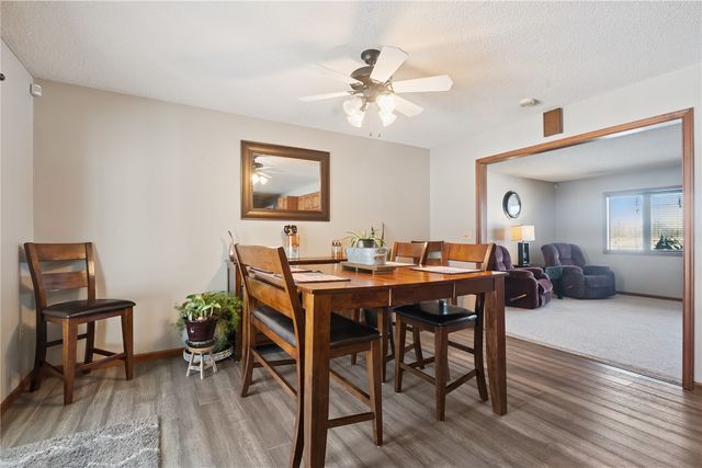 3885 Mohler Road, Center Point, IA 52213