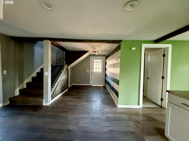 2056 Ne OSWEGO Ave, Roseburg, OR 97470