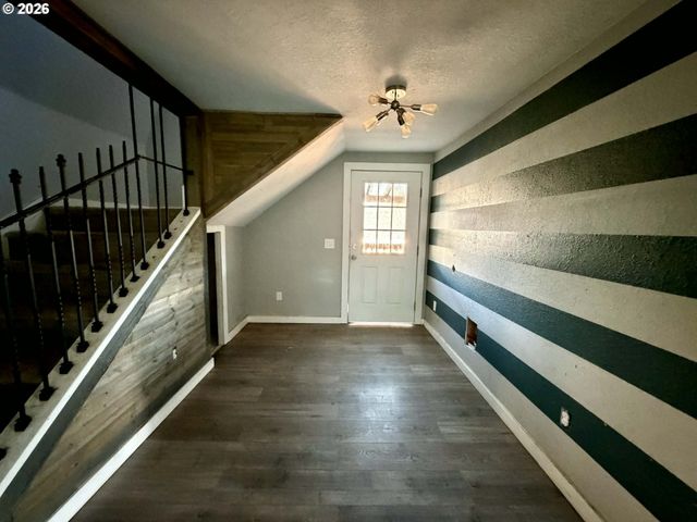 2056 Ne OSWEGO Ave, Roseburg, OR 97470