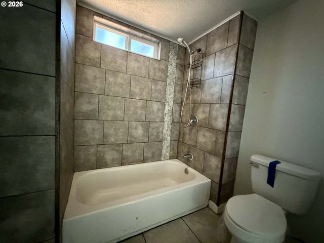 2056 Ne OSWEGO Ave, Roseburg, OR 97470