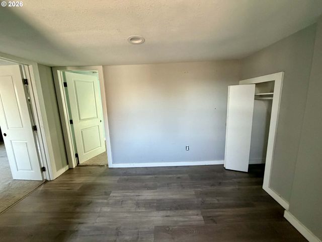 2056 Ne OSWEGO Ave, Roseburg, OR 97470