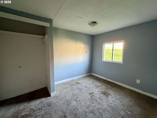 2056 Ne OSWEGO Ave, Roseburg, OR 97470