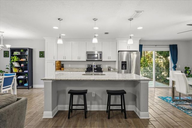 524 E HILLCREST STREET, Altamonte Springs, FL 32701