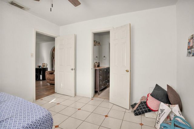 417 E Park Street, Alvin, TX 77511