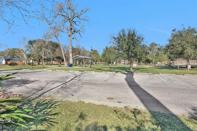 417 E Park Street, Alvin, TX 77511