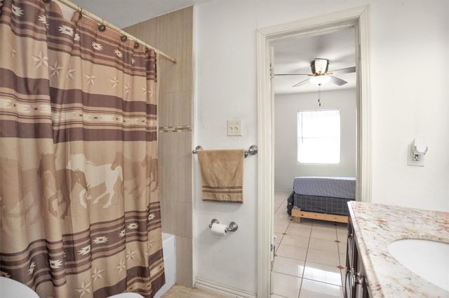 417 E Park Street, Alvin, TX 77511