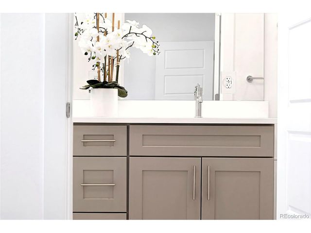 22 Oneida Ct, Denver, CO 80230