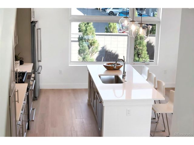 22 Oneida Ct, Denver, CO 80230