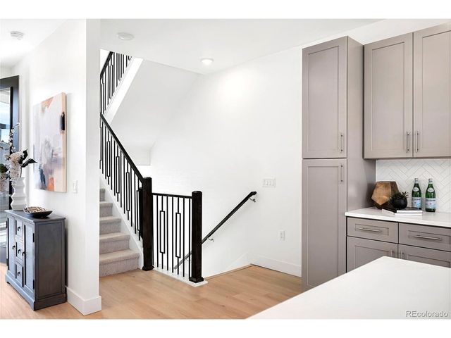 22 Oneida Ct, Denver, CO 80230