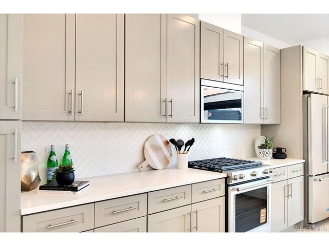 22 Oneida Ct, Denver, CO 80230