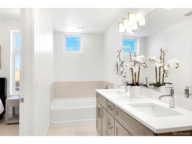 22 Oneida Ct, Denver, CO 80230