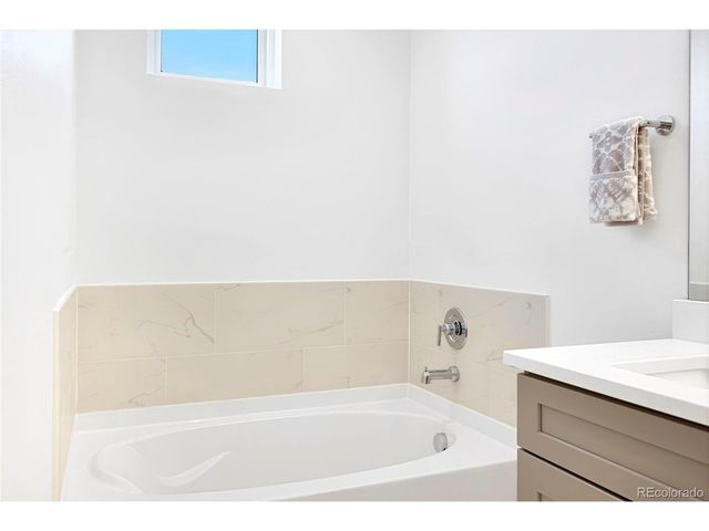 22 Oneida Ct, Denver, CO 80230