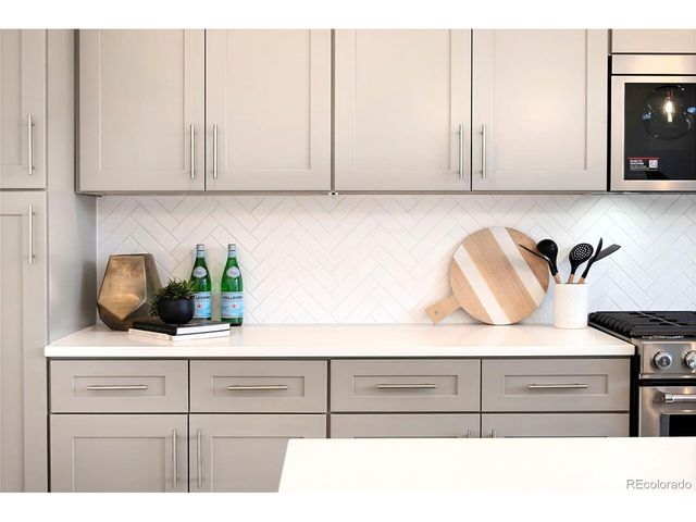 22 Oneida Ct, Denver, CO 80230