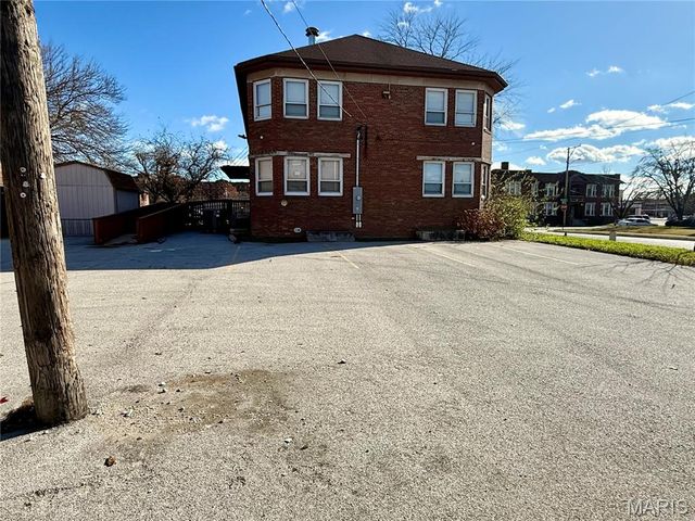 1313 21st St., Granite City, IL 62040