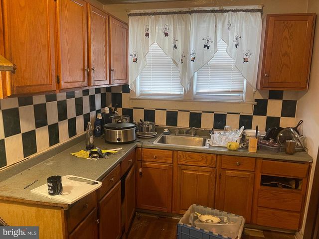 207 HIGHLAND AVE, Chester, PA 19013