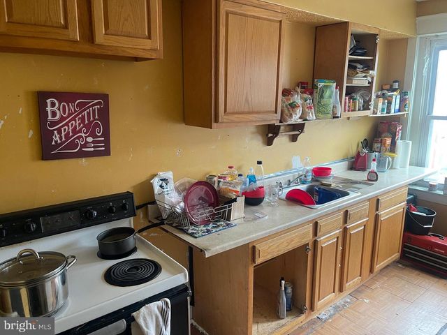 207 HIGHLAND AVE, Chester, PA 19013