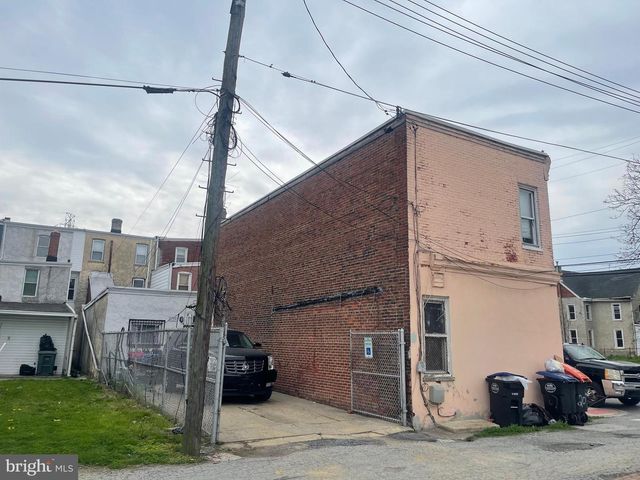 207 HIGHLAND AVE, Chester, PA 19013
